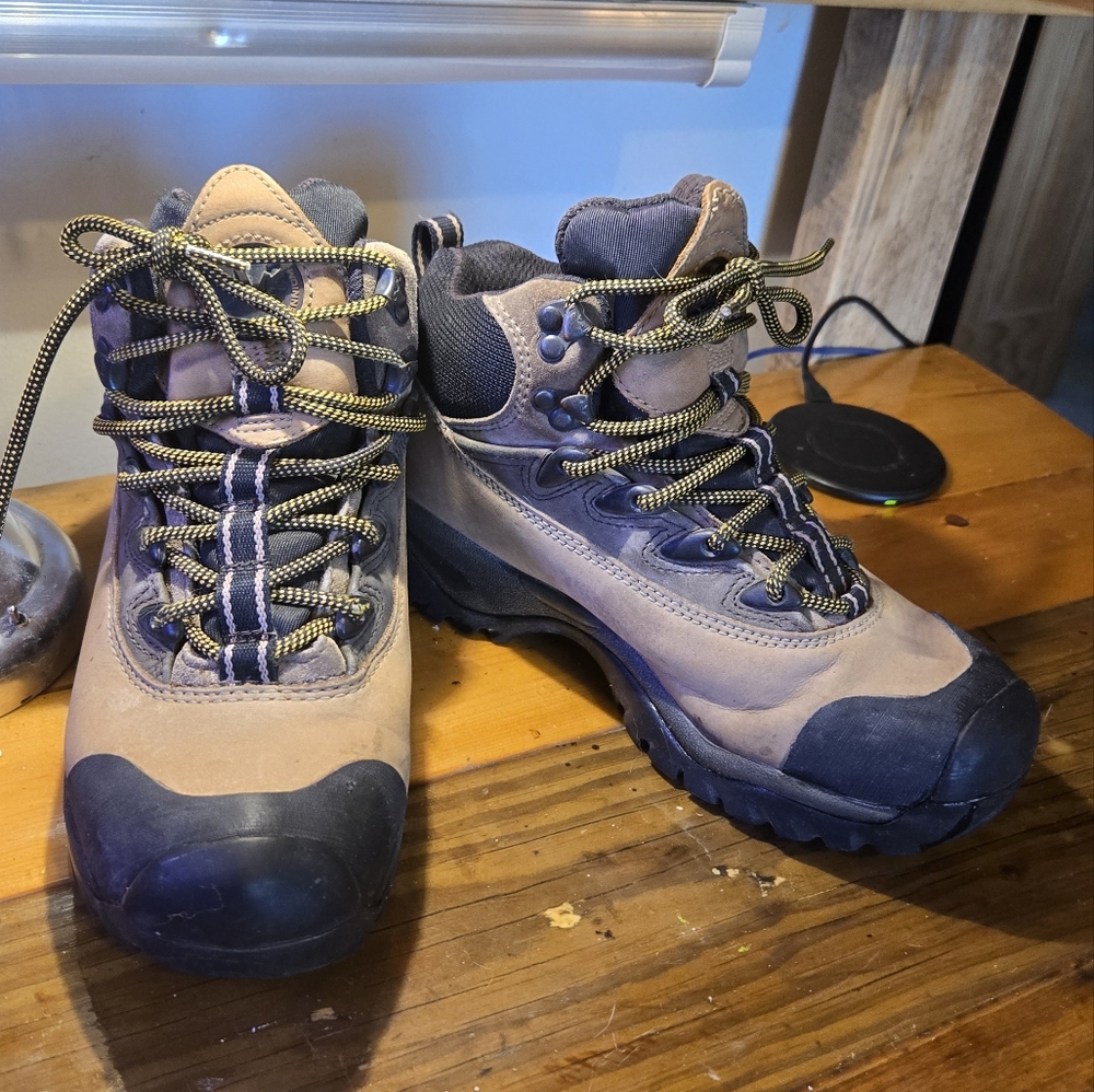 Merrell Millennium M2 Blast Waterproof Hiking Tan Boots Women’s Size 6